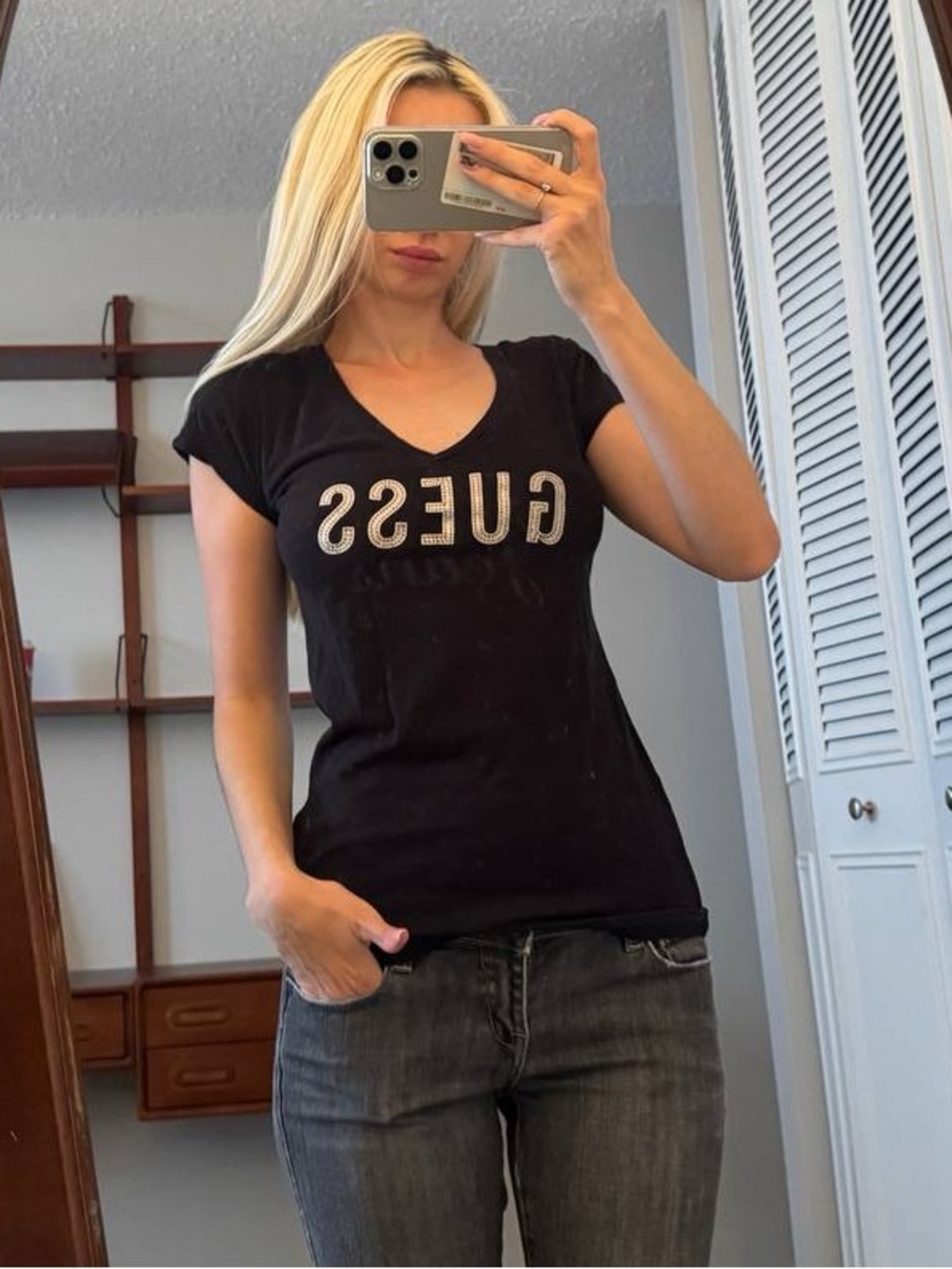 Y2K Guess Black V-Neck Logo Short Sleeve Tee